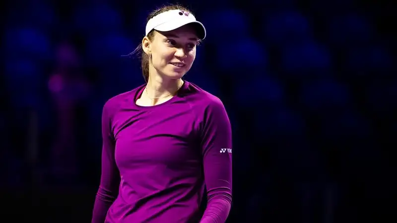 Рыбакина бьется за шанс выйти в плей-офф Итогового турнира WTA: казахстанка выиграла первый сет 