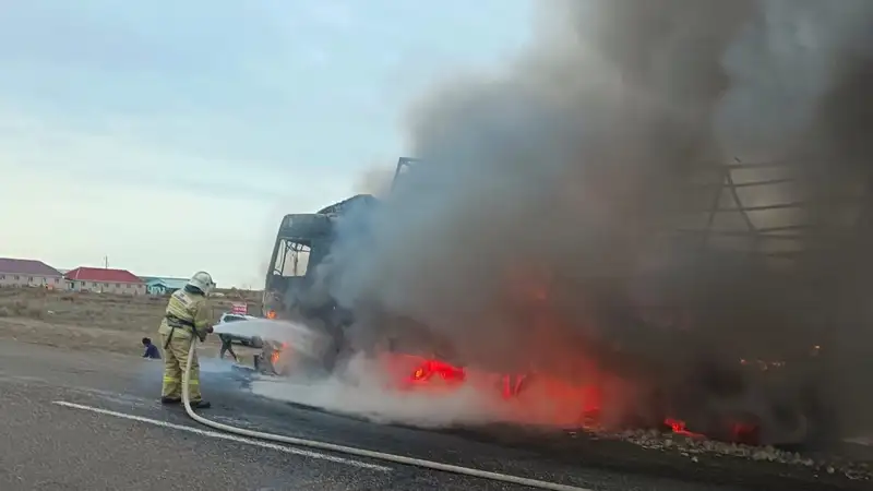 Горящий грузовик на трассе в сторону Хоргоса попал на видео