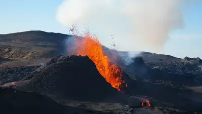 &quot;Роскосмос&quot; показал видео извержения вулкана на Камчатке