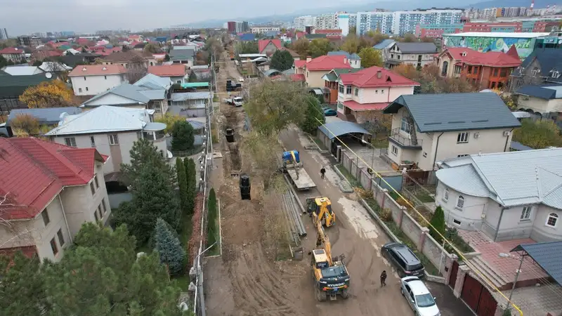 Строящиеся объекты в Наурызбайском районе осмотрел аким Алматы