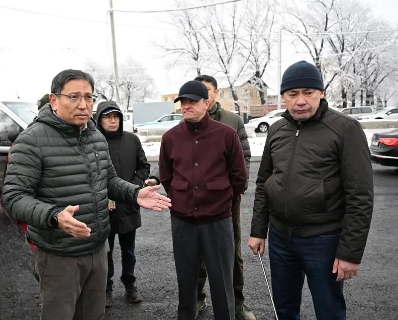 осмотр строительства развязки в Жетысуском районе акимом , фото - Новости Zakon.kz от 15.11.2024 10:32