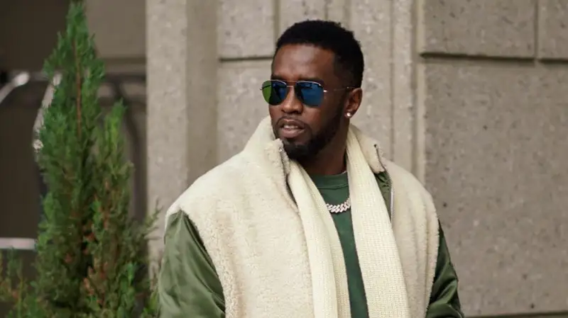 Очередное обвинение: P. Diddy пытался выбросить женщину-дизайнера с балкона 17 этажа