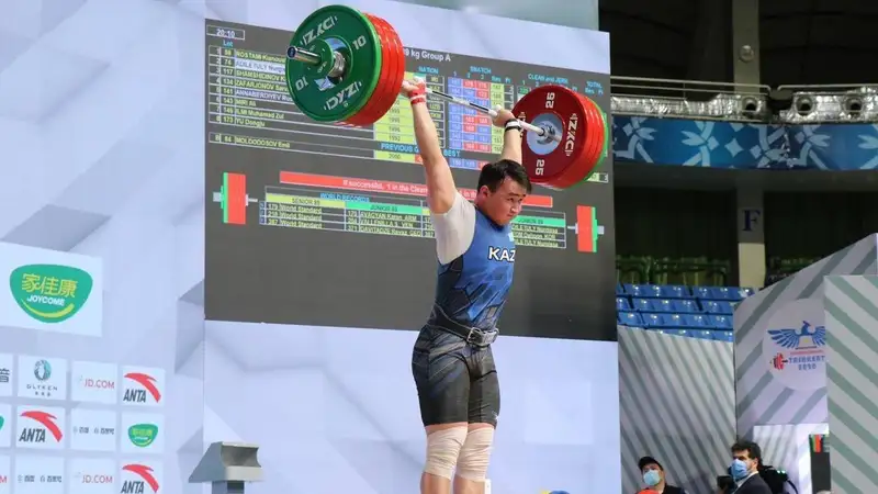 Казахстанский штангист стал чемпионом мира