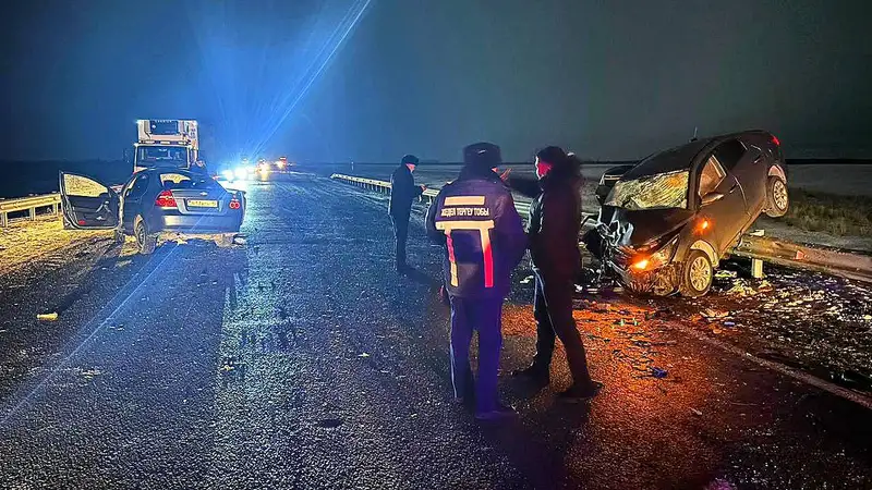 Два автомобиля столкнулись на трассе Омск – Майкапчагай: есть пострадавшие