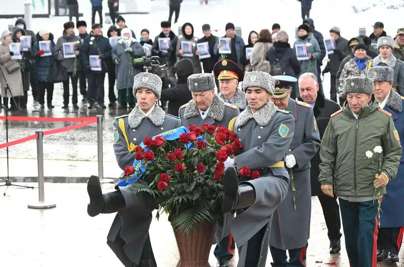 Алматы, День Независимости, возложение цветов, фото - Новости Zakon.kz от 16.12.2024 11:57