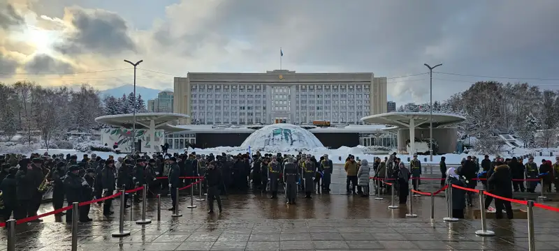 33 года Независимости: в Алматы возложили цветы к монументу Тәуелсіздік – фоторепортаж, фото - Новости Zakon.kz от 16.12.2024 13:17