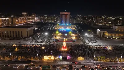 В Шымкенте на церемонии зажжения загорелась новогодняя елка