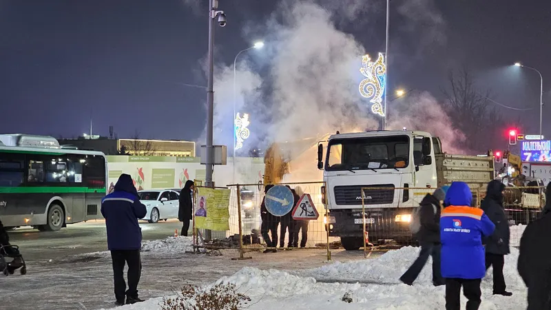 В центре Алматы часть жителей остались без отопления: прорвало трубу