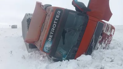 Фура с пивом опрокинулась в СКО, фото - Новости Zakon.kz от 24.12.2024 18:39