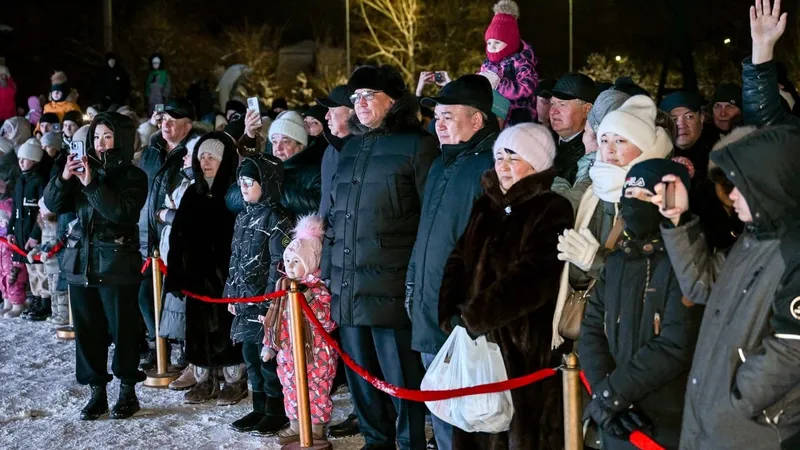 Главную елку зажгли в СКО, фото - Новости Zakon.kz от 24.12.2024 22:12