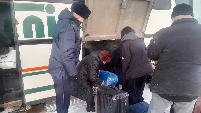 В ЗКО полиция спасла пожилого мужчину, застрявшего на машине в степи