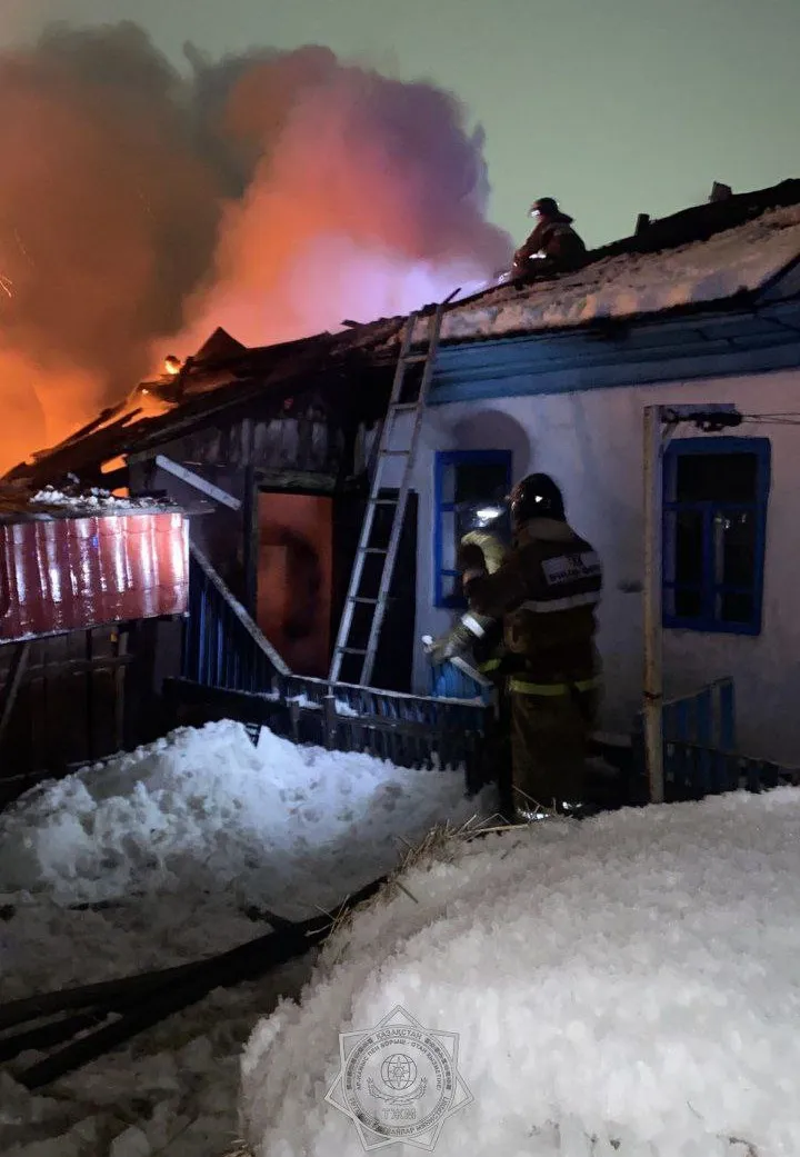 пожар в жилом доме, фото - Новости Zakon.kz от 05.01.2025 22:36