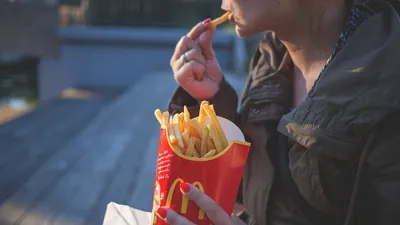 руководство McDonald's обвинили в домогательствах на рабочем месте, фото - Новости Zakon.kz от 07.01.2025 21:24