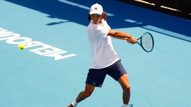 Лучший юниор Казахстана пробился в 1/8 финала одиночного разряда AusOpen-2025